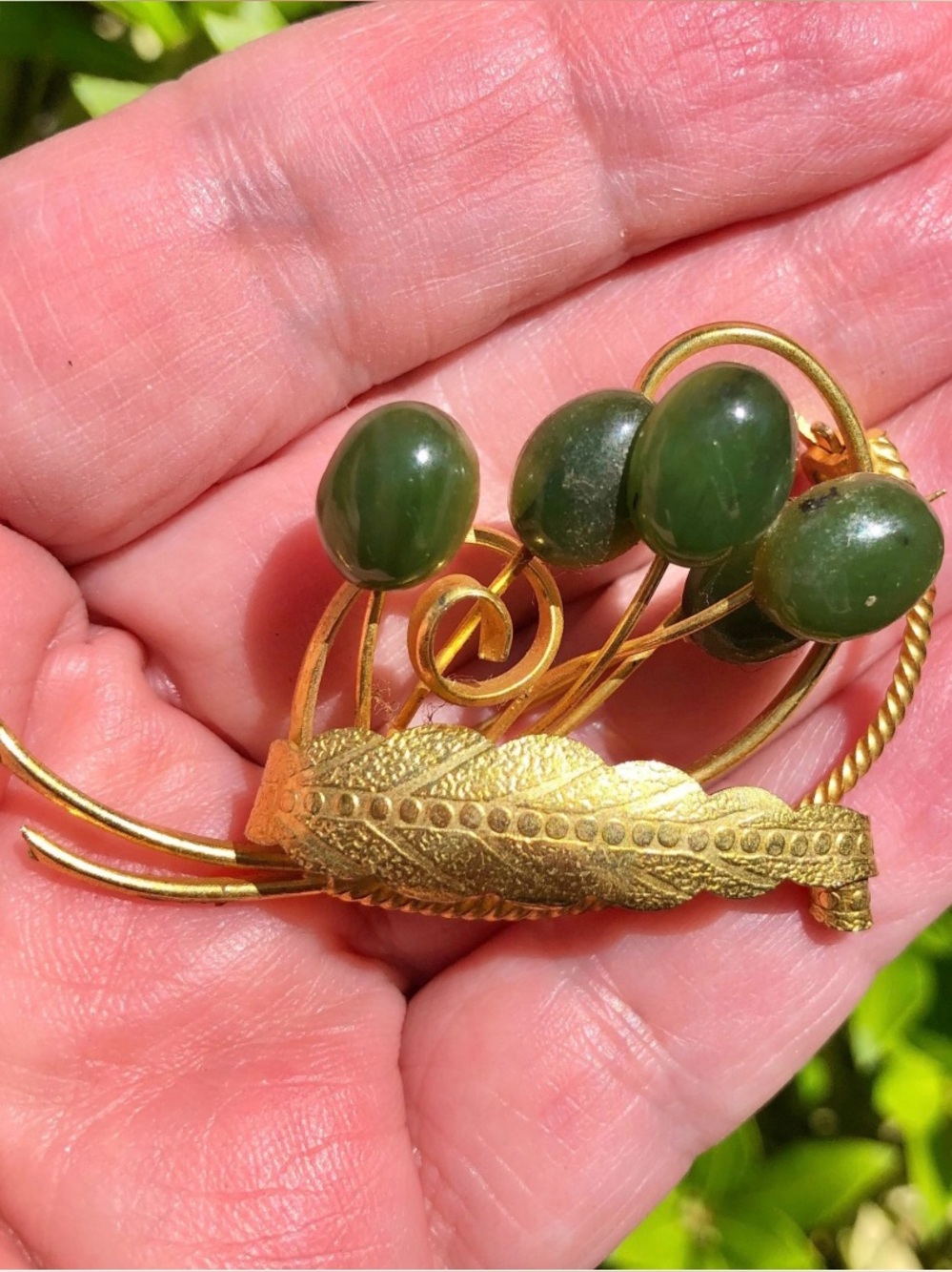 VTG 80’s Jade & Gold Tone Metal Pin / Brooch